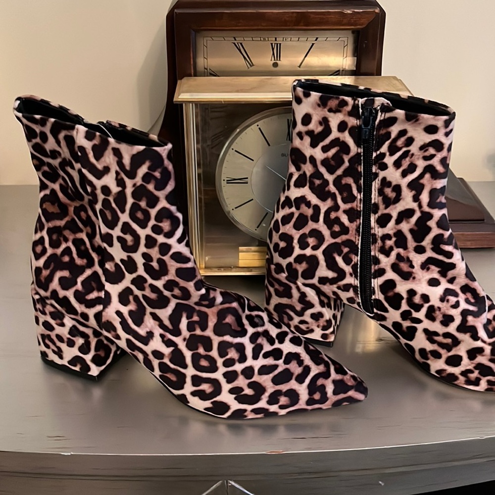 Booties - Leopard- block heel, pointed toe